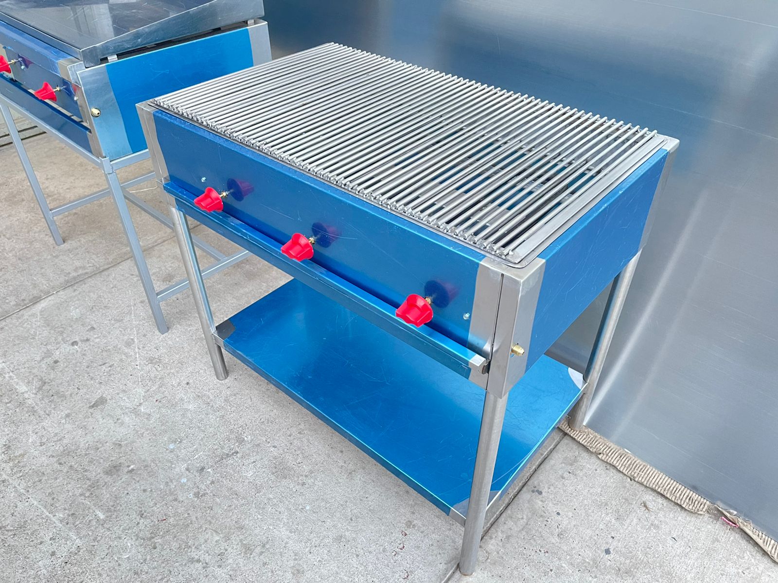 ASADOR PIEDRA VOLCANICA 3 QUEMADORES